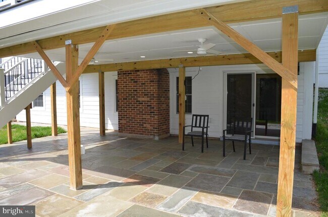 Foto del edificio - 9012 Paddock Ln