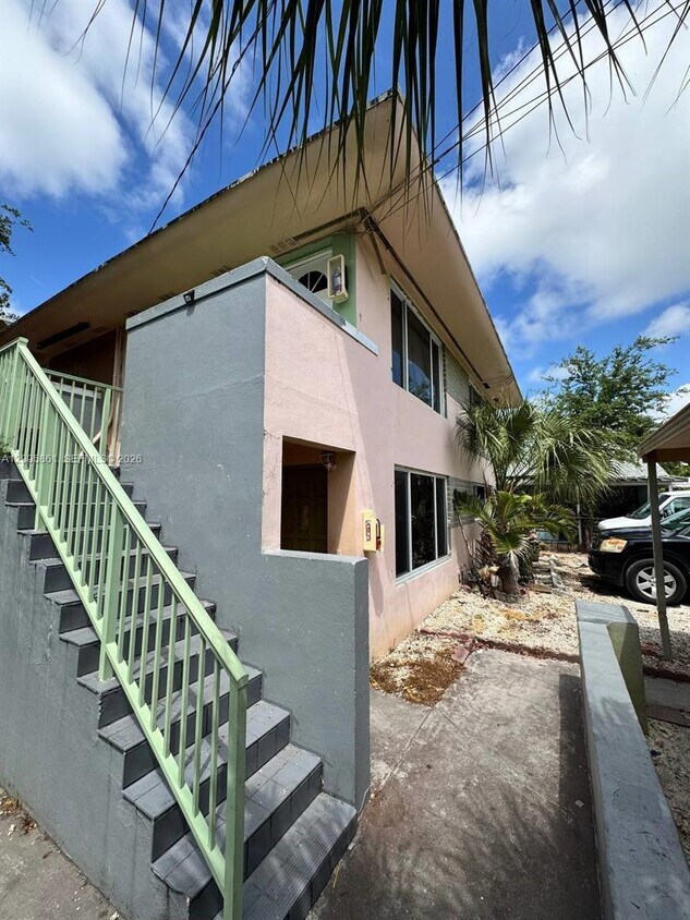 Foto del edificio - 265 NE 55th Terrace