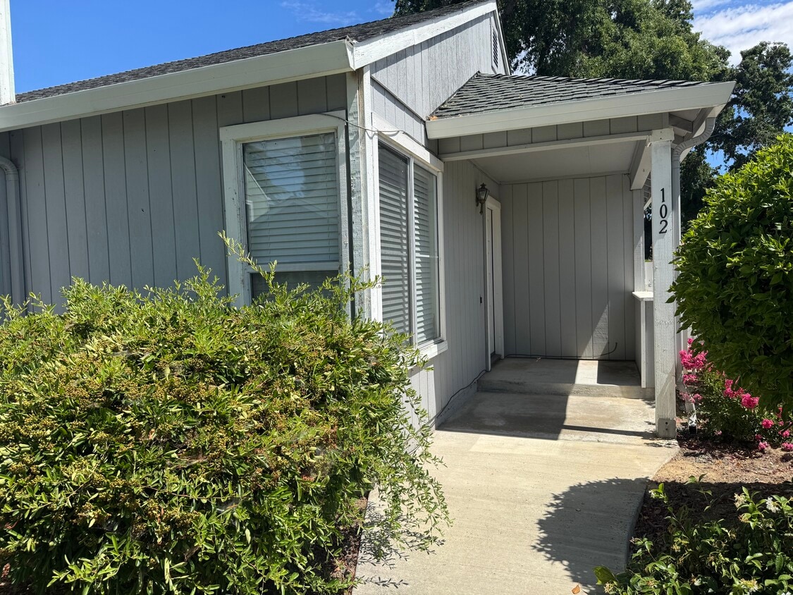 Front door area - 102 Marina Dr N