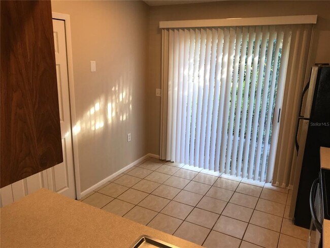 Foto del edificio - 2851 Coral Reef Dr