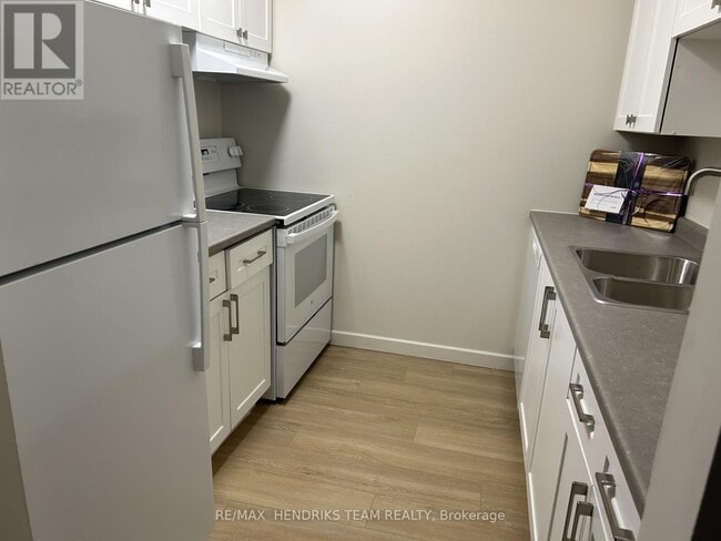 Building Photo - 56 Windward St