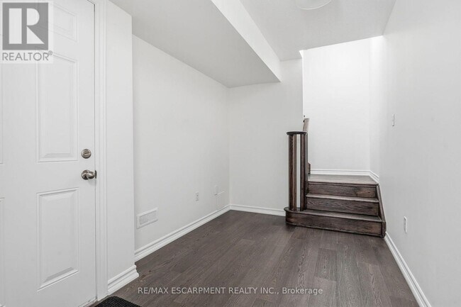 Building Photo - 26 Hiscott Dr