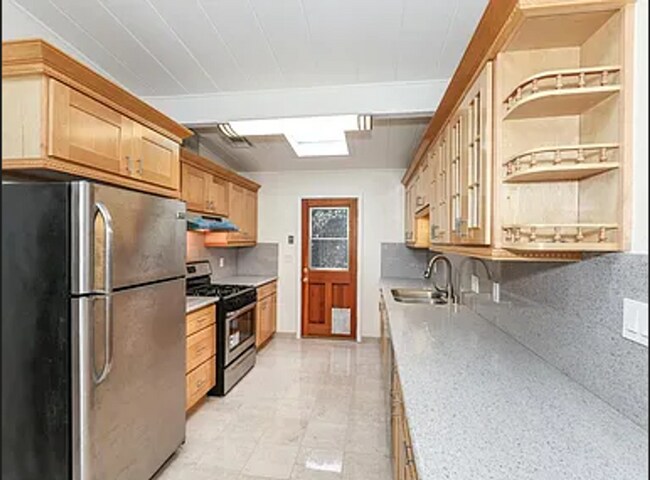 Foto del edificio - Beautiful Single Story 3bd House Recently ...