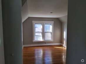 Building Photo - 718 Winchester Ave