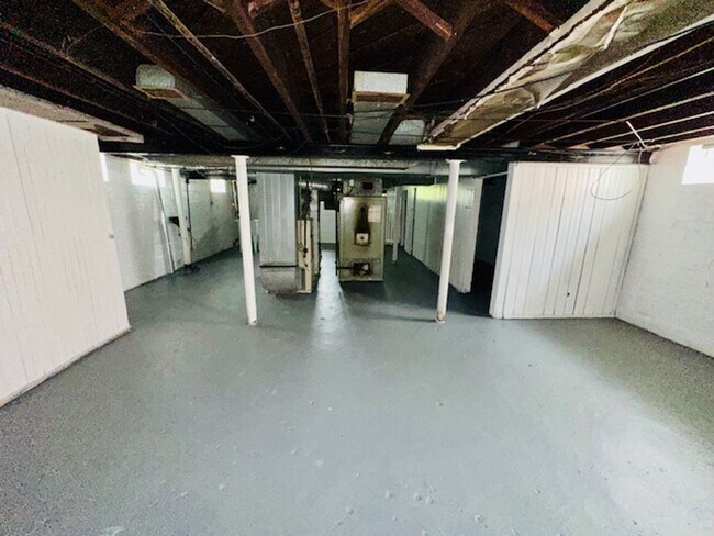 Foto del edificio - 15895 Cloverlawn Ave