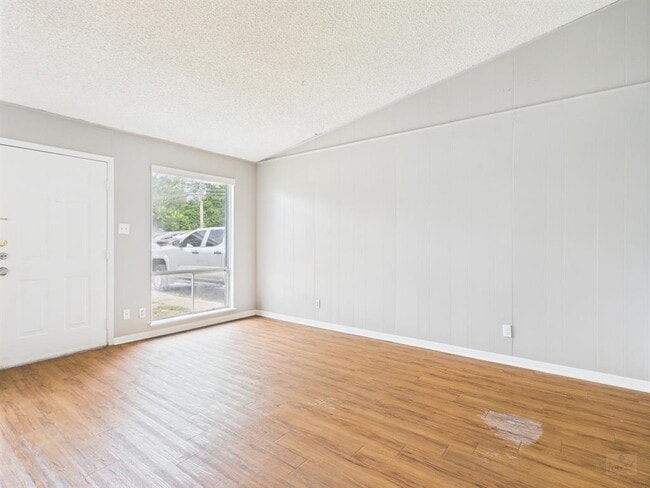 Building Photo - 616 W 51st St