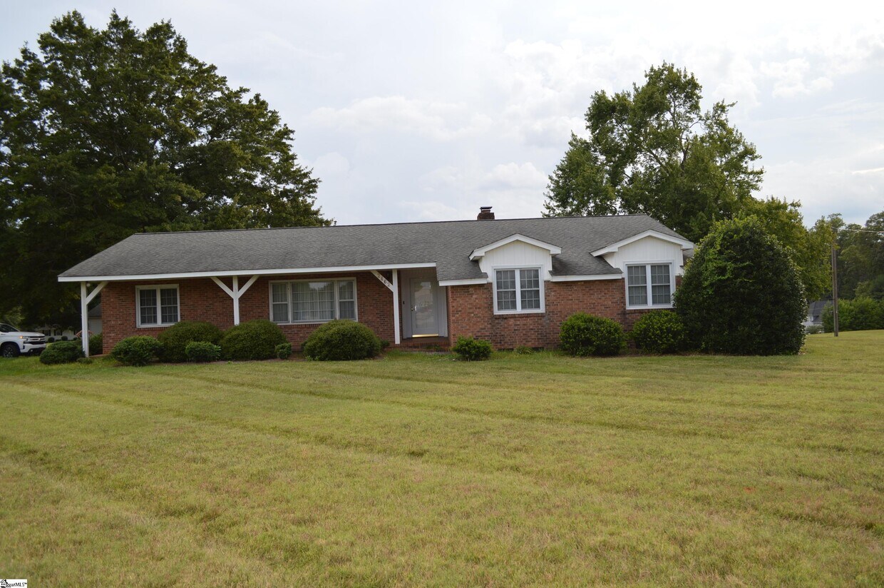 Foto principal - 2462 E Blackstock Rd