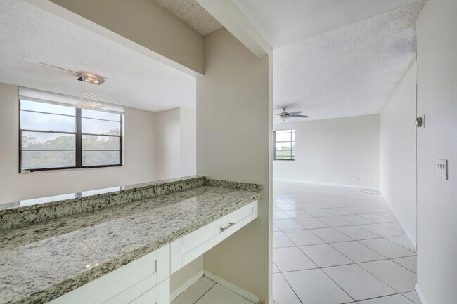 Foto del edificio - 3900 N Hills Dr