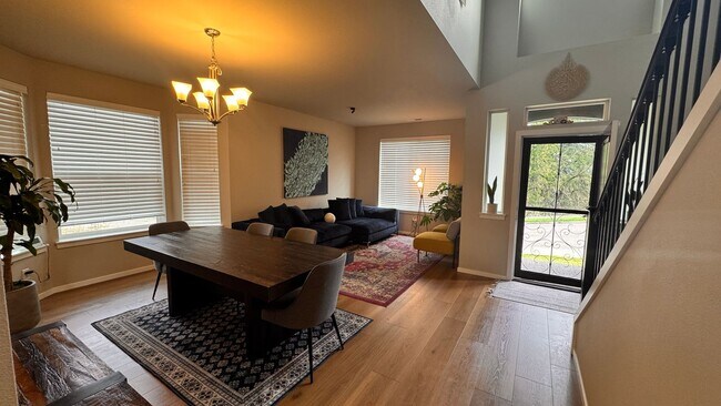 Foto del edificio - Beautifully maintained 4-bedroom, 3.5-bath home in Auburn.