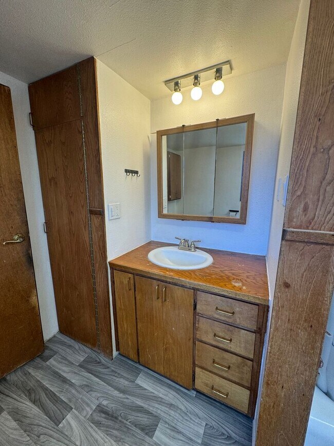 Foto del edificio - 1 bedroom 1 bath with small back yard