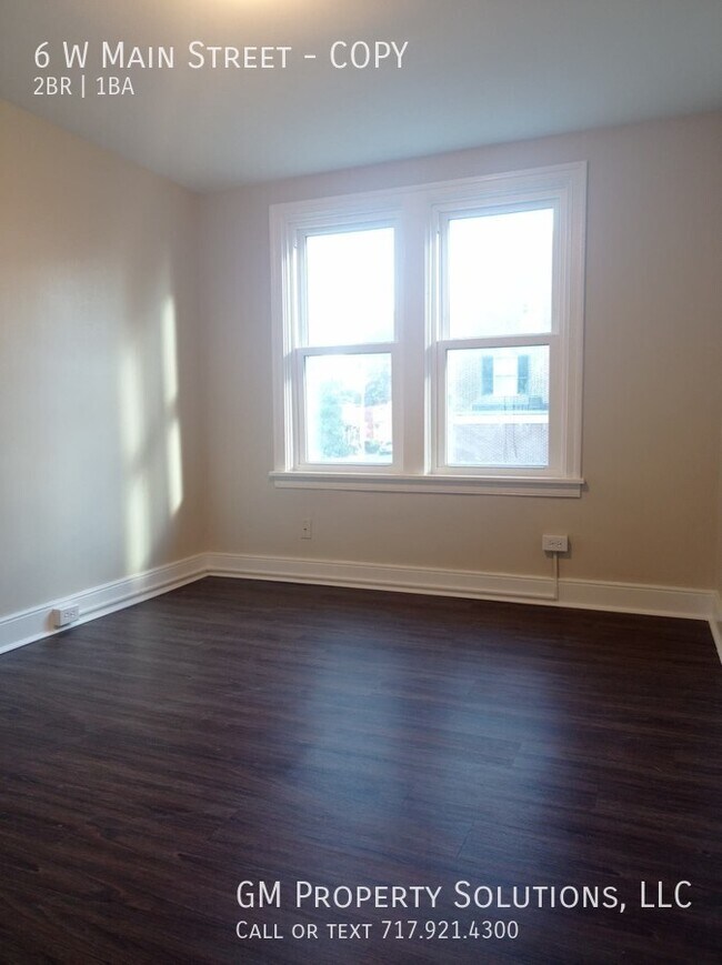 Building Photo - Renovated  2 Bed 1 Bath Townhome  For Rent!