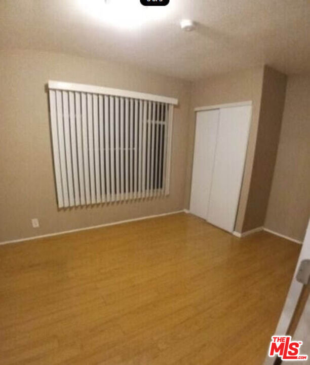 Foto del edificio - 8012 S Western Ave