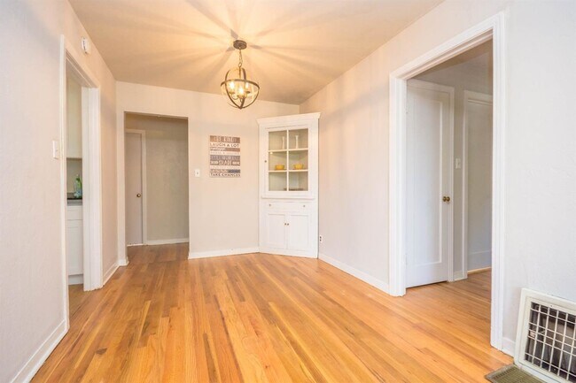 Foto del edificio - HALF OFF ONE MONTH RENT IF APPROVED AND MO...