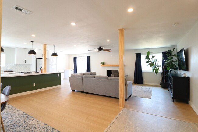 Foto del edificio - 586 Poppy Ln