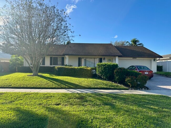 Foto del edificio - 4914 Acorn Dr