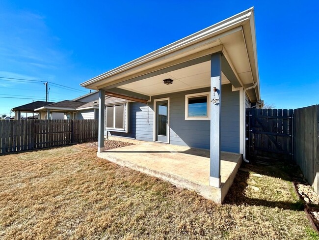 Foto del edificio - 5809 Urbano Bnd