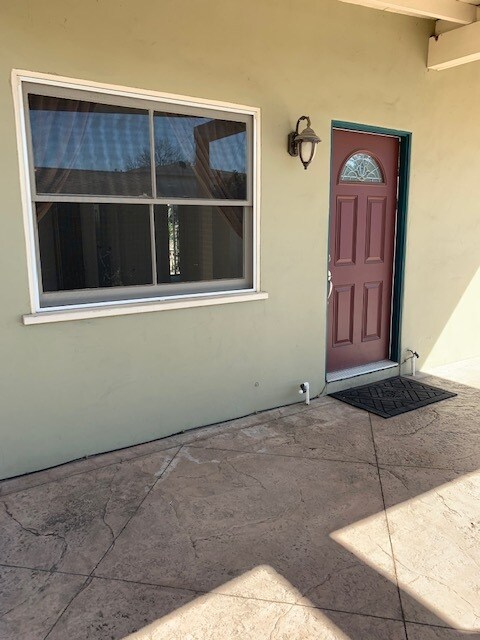 Entry - 1219 Portola Ave