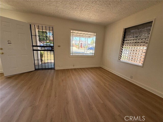 Foto del edificio - 2402 Denton Ave