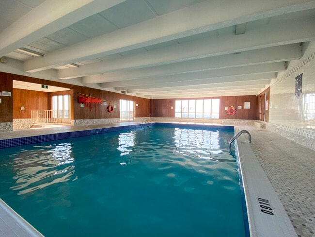 Building Photo - 370 Ridelle Ave