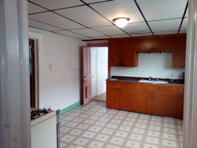 Building Photo - 102 Box Ave