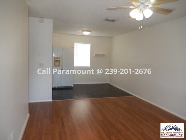 Foto del edificio - Won't Last Long!  Unique Lehigh Home with Fenced Yard