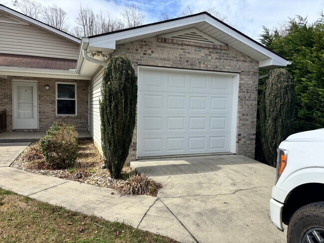 Building Photo - 14 Cornerstone Way