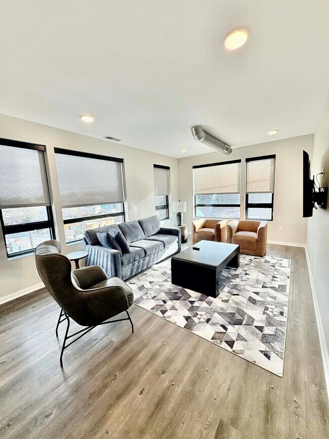 Foto del edificio - Fully Furnished Corner 1 bedroom with Den @ Leavenworth Lofts