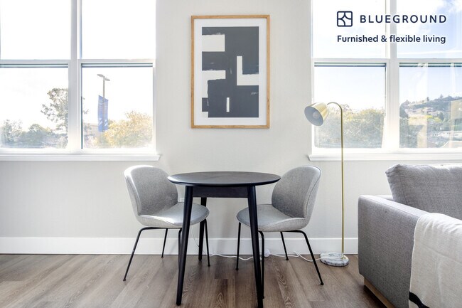 Foto del edificio - 331 El Camino Real