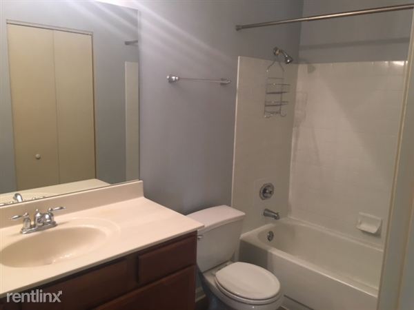 Building Photo - 202 Glengarry Dr