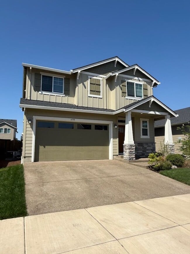 Foto del edificio - Gorgeous Custom Pet Friendly Four Bedroom ...