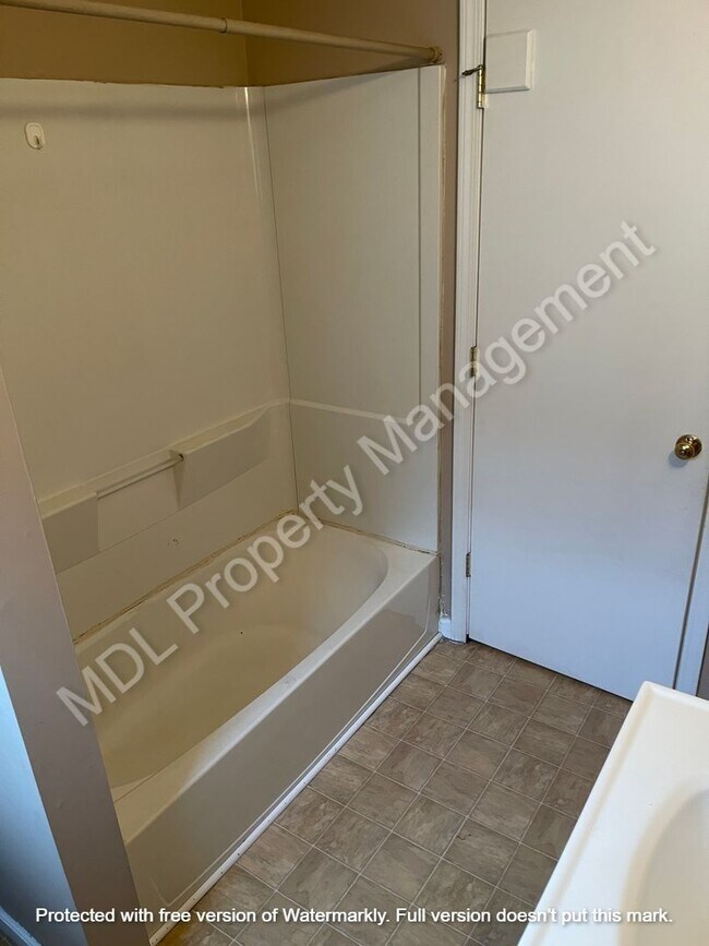 Building Photo - 2 Bedroom, 1 Bathroom Home in Bay City