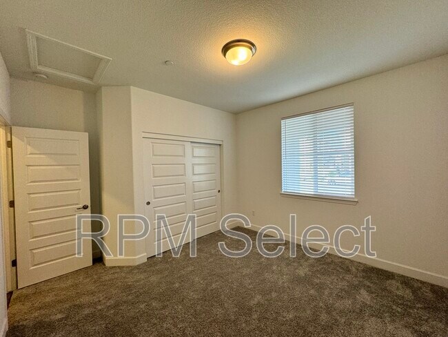 Building Photo - 7945 Carraway Dr