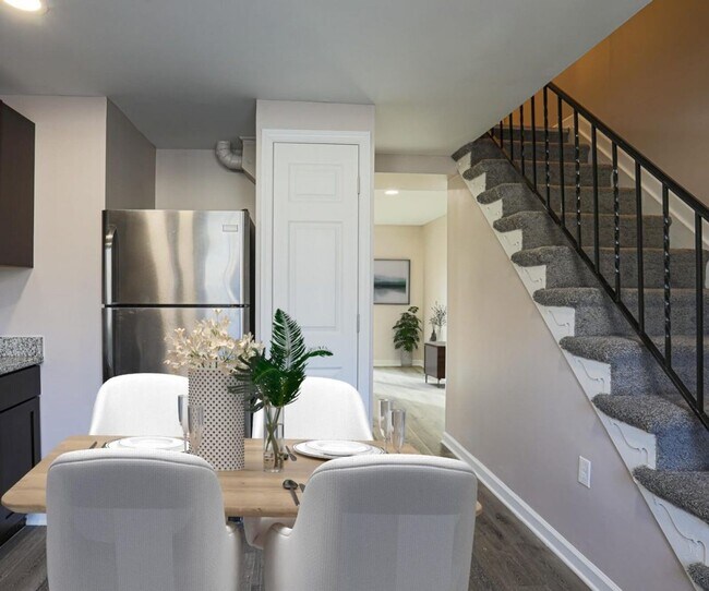 Building Photo - * Newly Renovated * Call Now * In Unit Was...