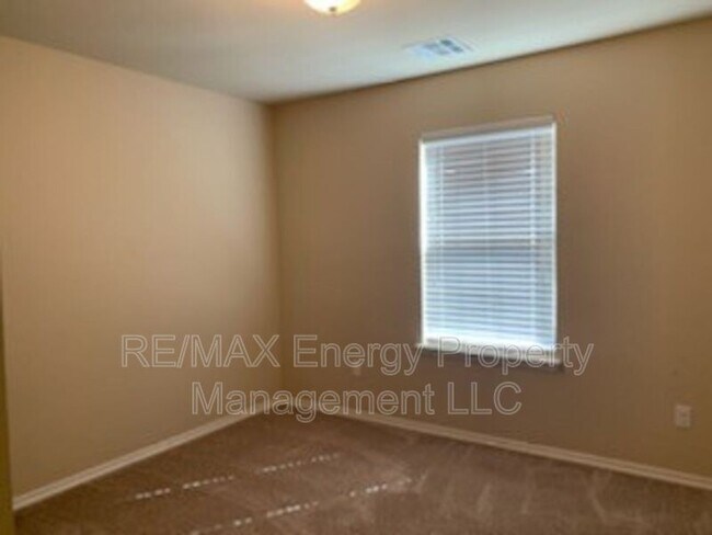 Building Photo - 2709 Sugar Pne Dr