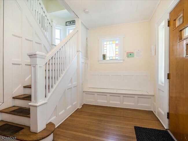 Building Photo - 14 Ravine Ave