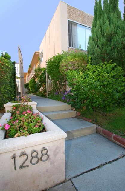 Primary Photo - 1288 Barry Ave
