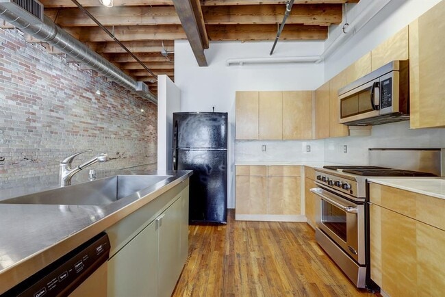 Building Photo - 411 Brazos St