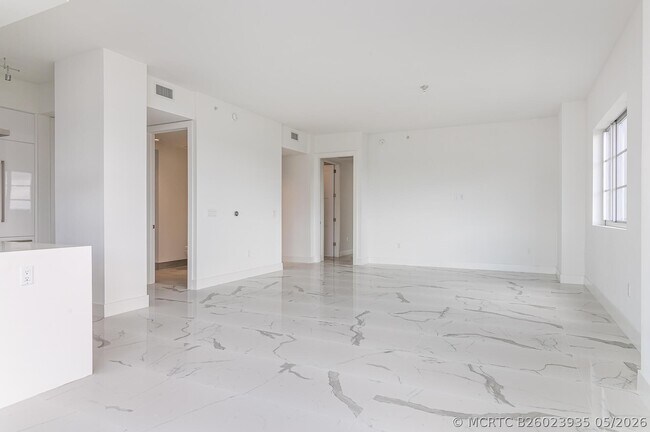 Building Photo - 155 E Boca Raton Rd