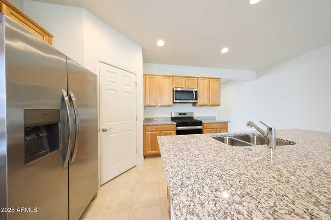 Building Photo - 16683 W Whispering Wind Dr