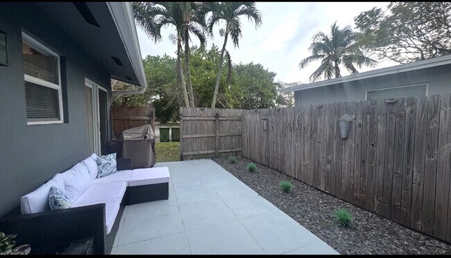 Foto del edificio - 125 NE 30th Ct