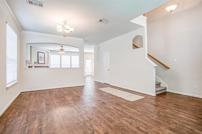 Building Photo - 1208 Shamrock Dr