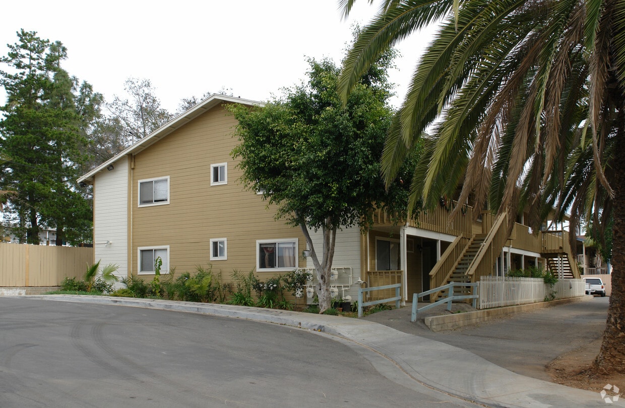 Primary Photo - Vine Street Apts