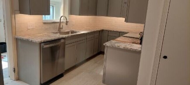 Foto del edificio - 3BR,  2.5 bath + Office + Garage **August ...