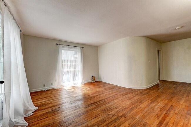 Building Photo - 2509 Shakespeare St