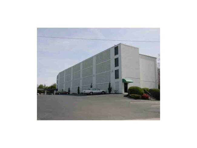 Foto del edificio - 143 Hoffman Ave