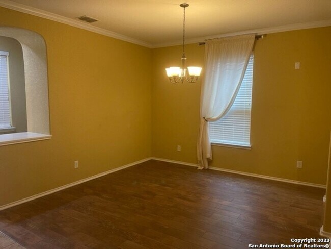 Building Photo - 4 Bedroom/2.5 Bathroom Home in the Trails ...