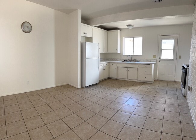 Building Photo - 1115 W Avenue H6