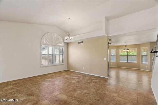 Foto del edificio - 5709 E Gelding Dr