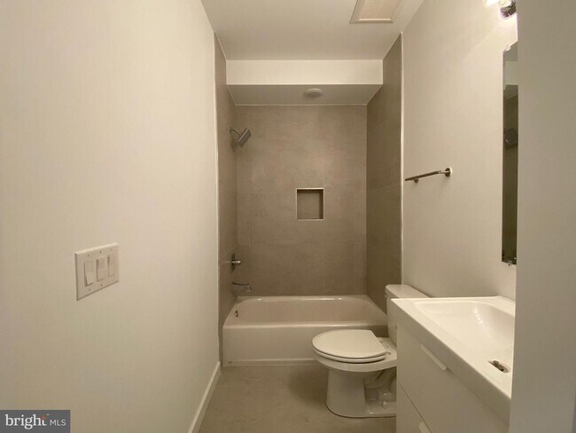 Building Photo - 709 N 44th St