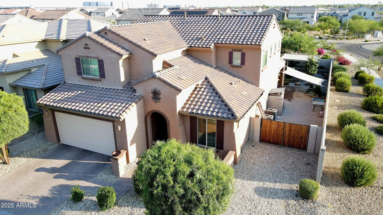 Foto principal - 8902 W Marshall Ave